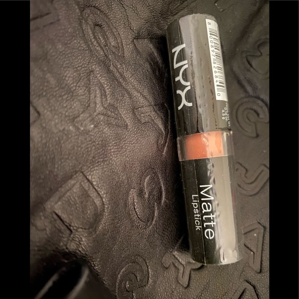 NYX MATTE LIPSTICK - SHY #MLS26 (NEW)